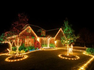 RMS_brettdebbie10357281-exterior-christmas-lights_s4x3_lg