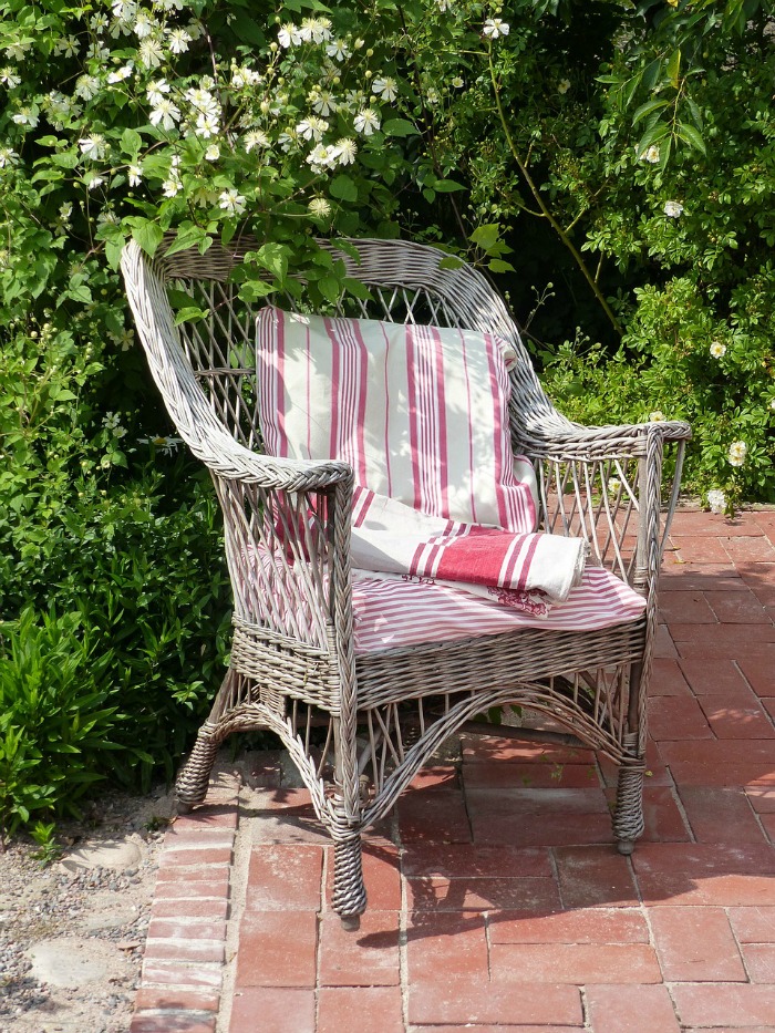 add-cushions-to-your-outdoor-chairs